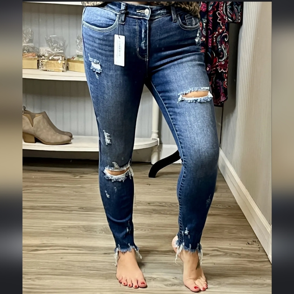 Judy Blie Mid Rise Destroyed Hem Skinny Jeans NWT Size 13/ 31